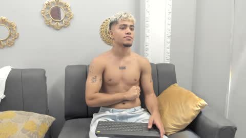 izaack online show from February 2025 04:22:01 PM