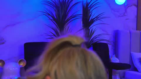 izabelle_02 online show from March 2026 04:49:02 AM