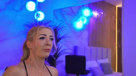 izabelle_02 online show from March 2026 05:00:02 AM