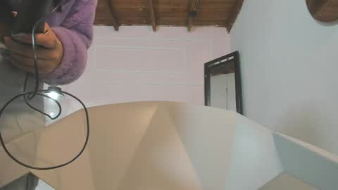 izelevans online show from April 2026 10:05:01 AM