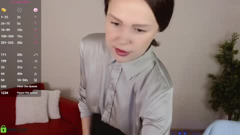 Queen of nylon  Victoria online show from April 2026 05:05:01 AM