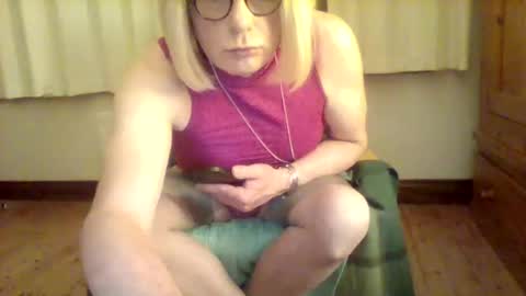 izzy_mchoney online show from May 2026 11:23:04 PM