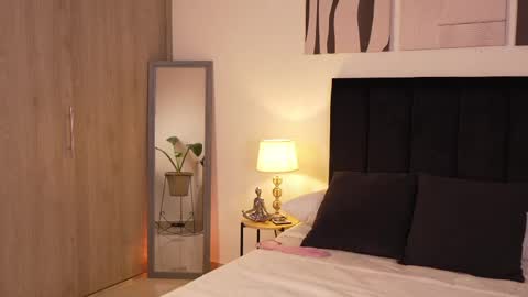 Izzy vega  online show from April 2026 12:44:01 AM