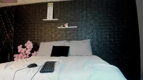 jacky_wolf1 online show from April 2026 06:42:01 PM