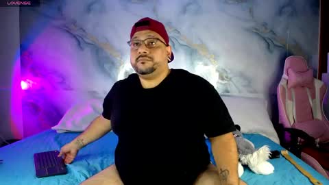 daddy sir master bear online show from April 2026 11:13:01 AM