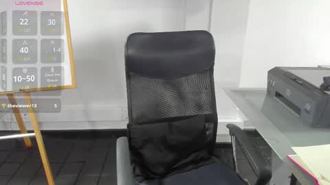 jade_connor online show from April 2026 09:39:33 PM