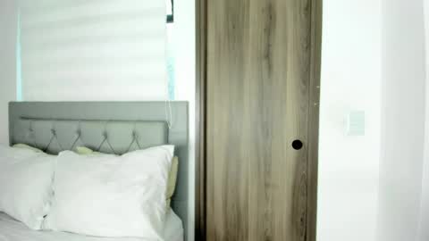 Jade smile online show from April 2026 12:25:02 PM