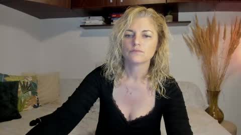 Snapshot of jadore_able82 chatting on May 2026 01:44:02 AM elena online show from May 2026 01:44:02 AM