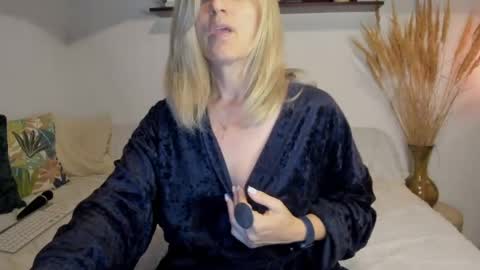 Snapshot of jadore_able82 chatting on June 2026 02:34:02 PM elena online show from June 2026 02:34:02 PM