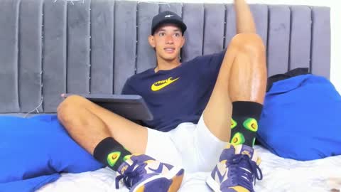 Hi guys im new 3 online show from February 2025 05:15:02 PM