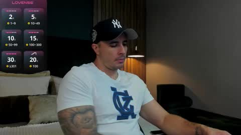 jakestone_1 online show from November 2025 01:27:01 AM