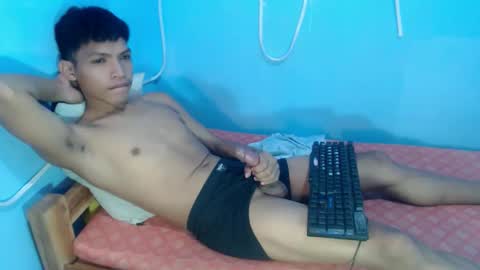 Snapshot of janlloyd04 chatting on May 2026 07:35:01 AM janlloyd04 online show from May 2026 07:35:01 AM