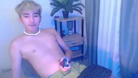 jaysee_hugecox online show from May 2026 07:03:01 AM