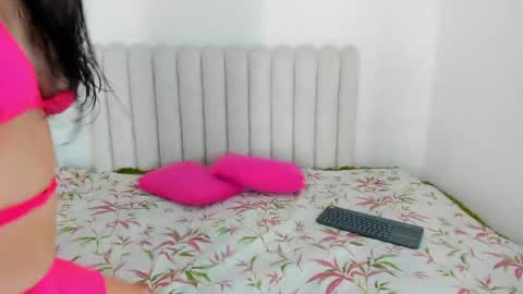 Jenifer online show from April 2026 10:11:01 PM