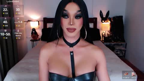 Queen Jenifer online show from December 2025 04:06:02 AM