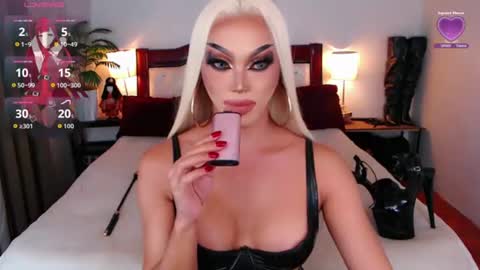 Snapshot of jenifers_body chatting on June 2026 11:09:02 AM Queen Jenifer online show from June 2026 11:09:02 AM