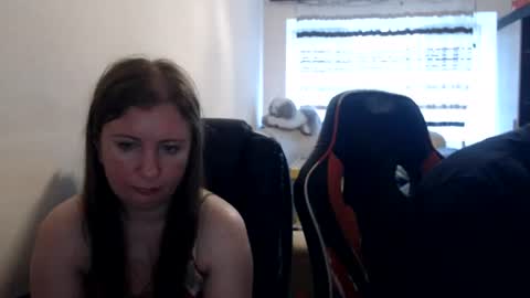 Snapshot of jenisandpeter chatting on July 2026 05:14:01 AM JenisAndPeter online show from July 2026 05:14:01 AM