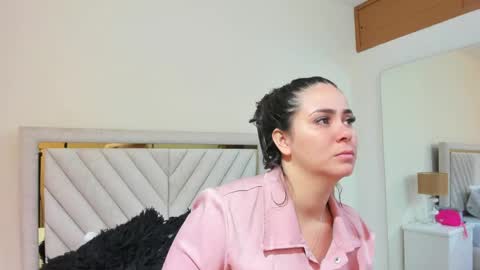 Snapshot of jenner_madison chatting on April 2026 11:24:01 AM jenner_madison online show from April 2026 11:24:01 AM