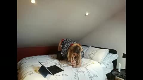 Jenny Jay online show from February 2026 01:29:02 PM