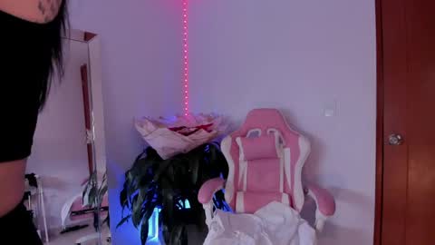 Jessica online show from April 2026 06:01:01 PM