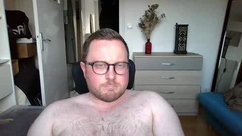 jeuneloup92 online show from March 2026 05:19:02 PM