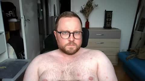 jeuneloup92 online show from April 2026 03:49:02 PM