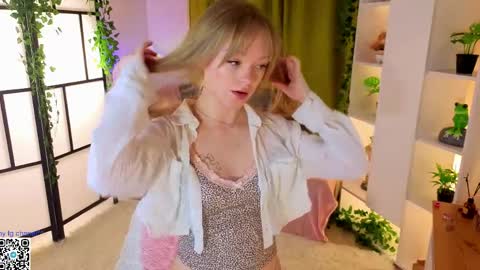 Gwen online show from April 2026 08:17:01 PM