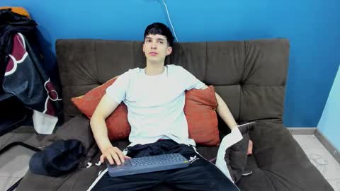 Jheampiero online show from December 2025 01:30:01 PM