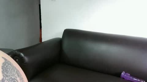 jhonanjessy online show from April 2026 08:23:01 PM