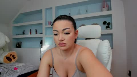 Juliee online show from April 2026 02:51:02 PM