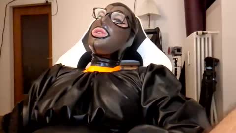 Snapshot of joanesxfree chatting on September 2025 06:08:02 PM The sweetest toy online show from September 2025 06:08:02 PM