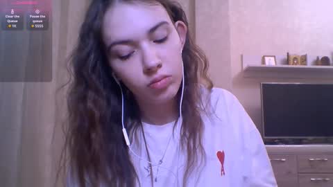 Jennifer online show from March 2026 05:52:01 PM