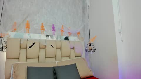 Johan  online show from October 2025 07:56:02 PM