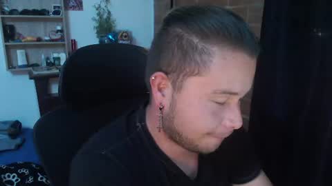 Snapshot of johanleonsweetboy chatting on June 2026 11:29:01 PM JOHAN independient model online show from June 2026 11:29:01 PM