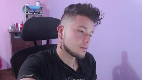 Snapshot of johanleonsweetboy chatting on July 2026 09:06:02 PM JOHAN independient model online show from July 2026 09:06:02 PM
