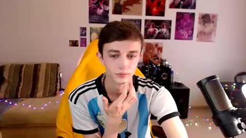 Snapshot of john_winx chatting on June 2026 06:19:02 AM john_winx online show from June 2026 06:19:02 AM