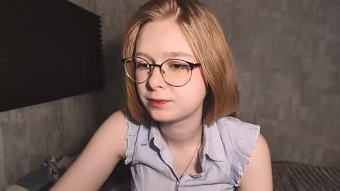 Snapshot of johnettebrackbill chatting on April 2026 07:17:01 AM SofiaOweenss online show from April 2026 07:17:01 AM