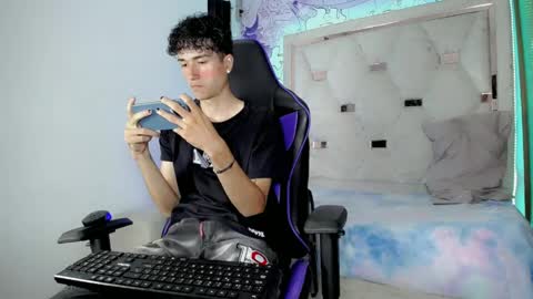 johnny_cagee online show from April 2026 04:01:01 AM