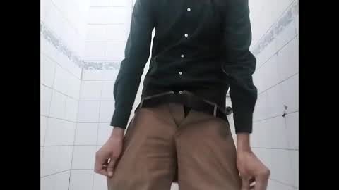 johnpop9090 online show from April 2026 11:44:01 AM