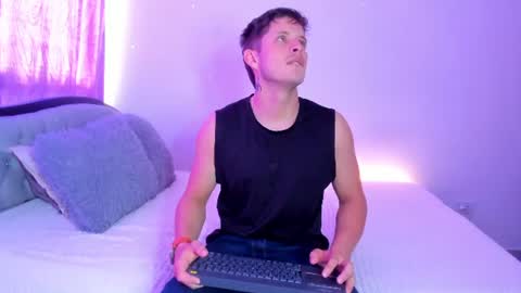 johnycooper08 online show from June 2026 01:52:01 PM