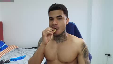 juan_gomez_1 online show from May 2026 10:08:02 PM
