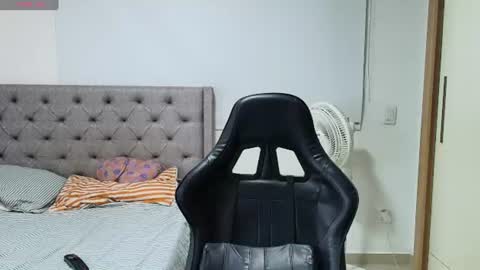 juan_gomez_1 online show from June 2026 05:04:01 AM