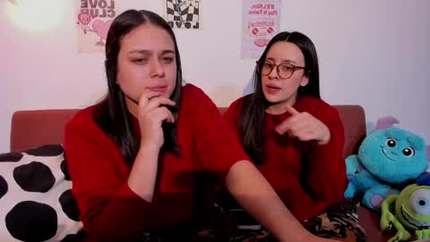 juanitaaa_ online show from May 2026 07:37:02 AM