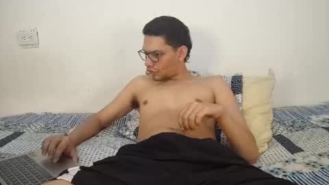 juansuarez204 online show from May 2026 09:09:02 PM