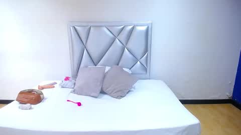 juicy_bignipples18 online show from December 2024 01:24:01 PM