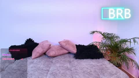 Jules and Gia online show from April 2026 03:20:02 PM