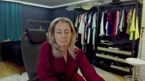 julia__cherry_ online show from February 2026 01:26:01 PM