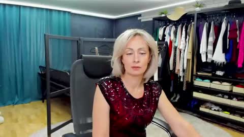 julia__cherry_ online show from May 2026 02:10:01 PM