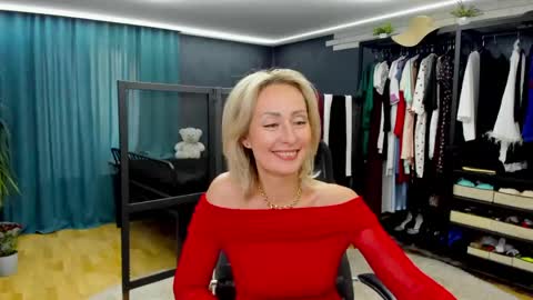 julia__cherry_ online show from May 2026 01:18:02 PM