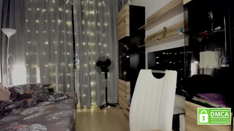 julia_t_mog online show from October 2025 09:37:01 PM